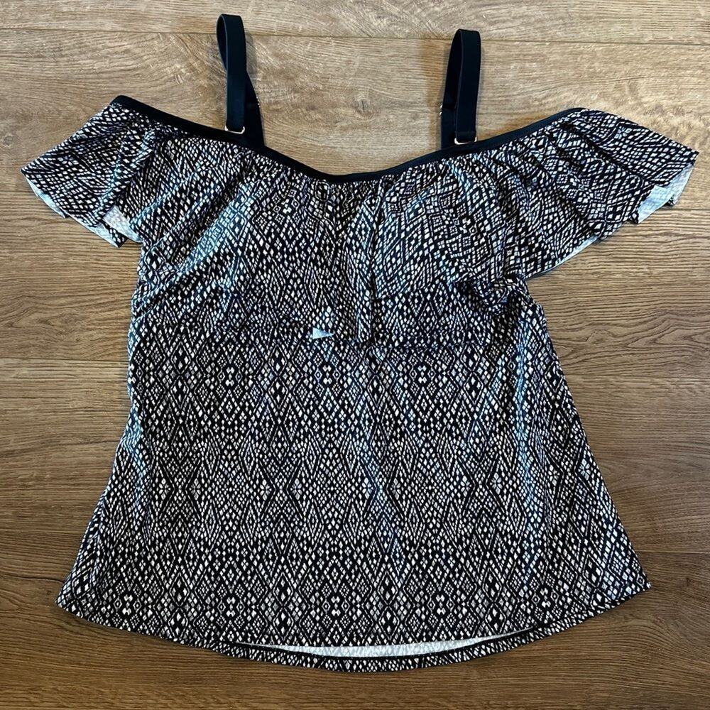 Raisins Black and White Off-Shoulder Swimsuit Top